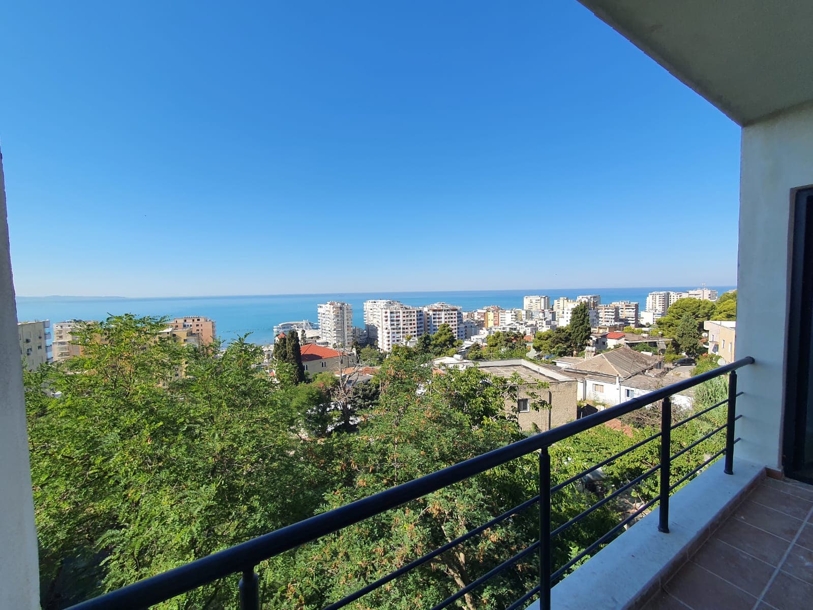 SHITET APARTAMENT 2+1 VILA E ZOGUT DURRES.