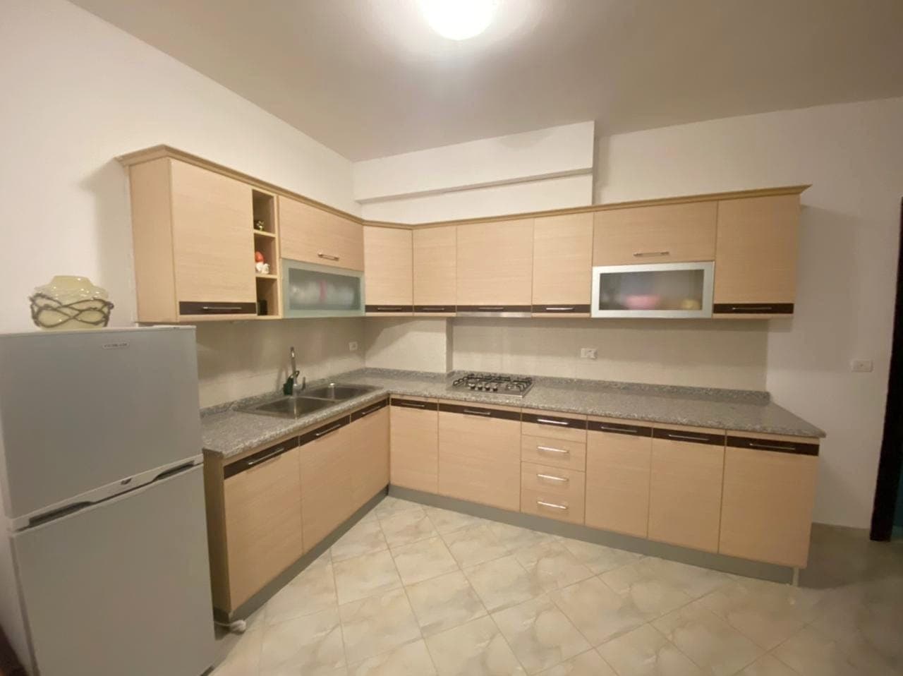SHITET APARTAMENT 1+1 PRANE UJESJELLSIT,LAGJA 17, DURRES.