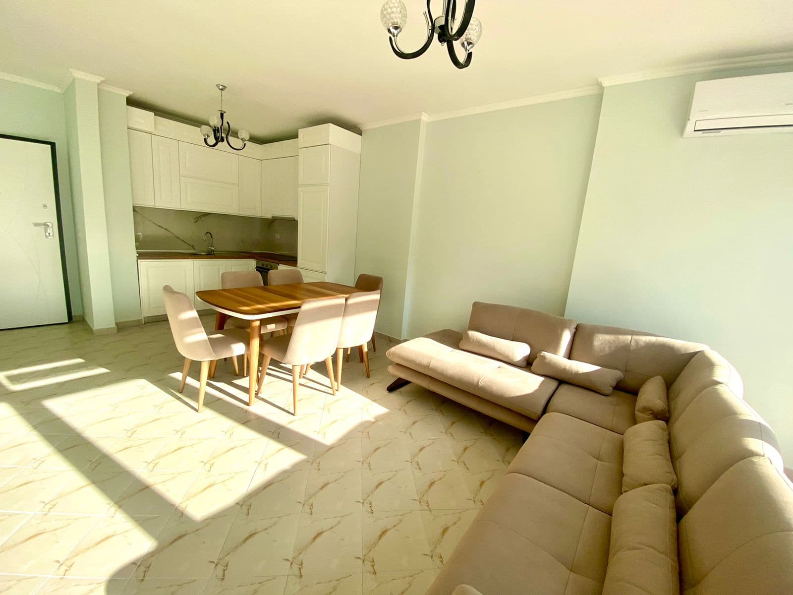 SHITET APARTAMENT 2+1 PRANE SHKOLLES ITALIANE, VOLLGA, DURRES.