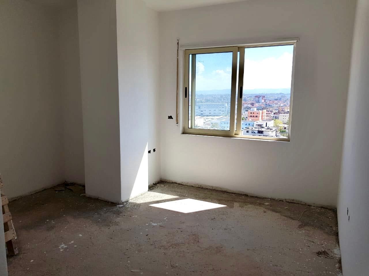 SHITET APARTAMENT 2+1 PRANE ISH FABRIKES SE BUKES,DURRES. 4