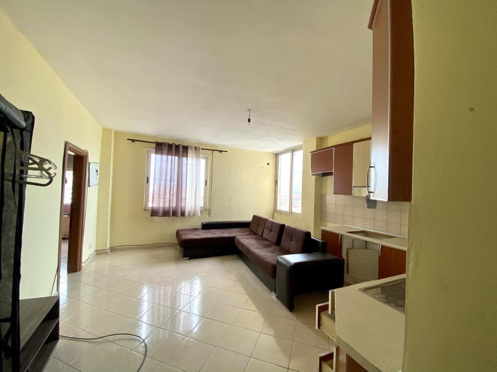 SHITEN DY APARTAMENTE 1+1 PRANE TREGUT TE MADH INDUSTRIAL, DURRES. 2
