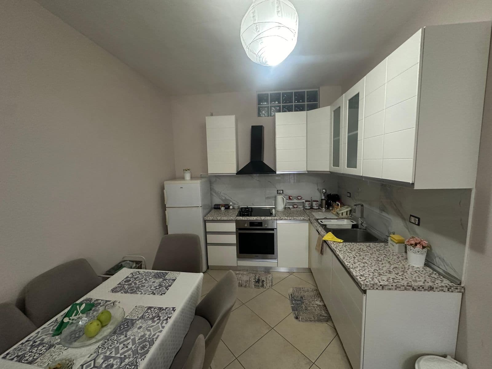 JEPET ME QERA APARTAMENT 1+1 PRANE GJYKATES, DURRES. 4