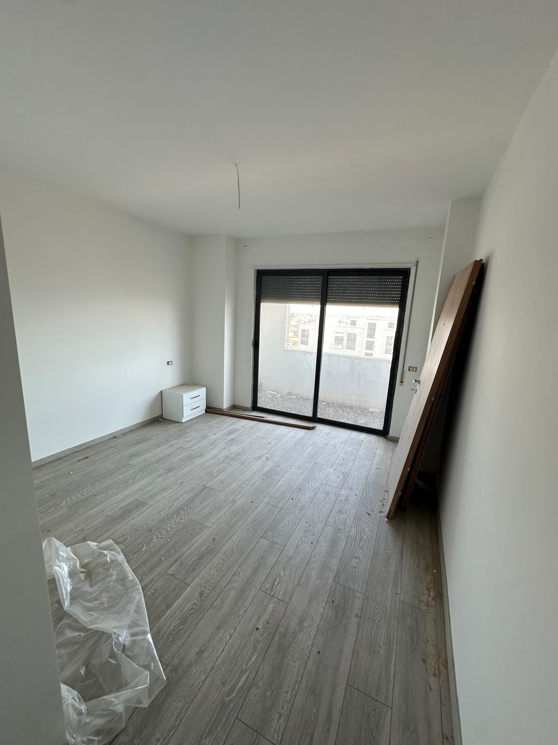 SHITET APARTAMENT 1+1, UJESJELLSI, DURRES. 3