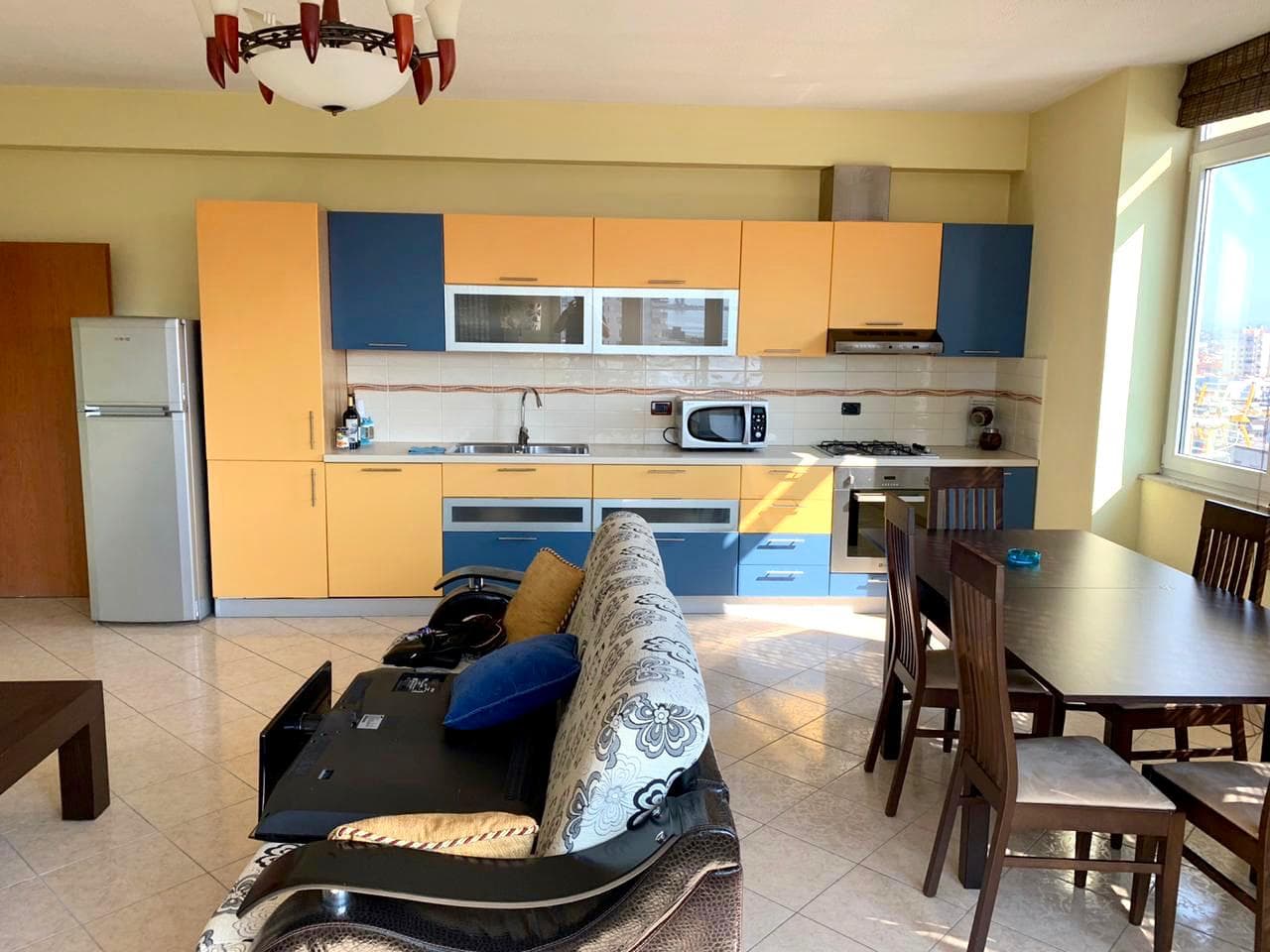 JEPET ME QERA APARTAMENT TEK RRETH RROTULLIMI PRANE STACIONIT TE TRENIT, DURRES. 2