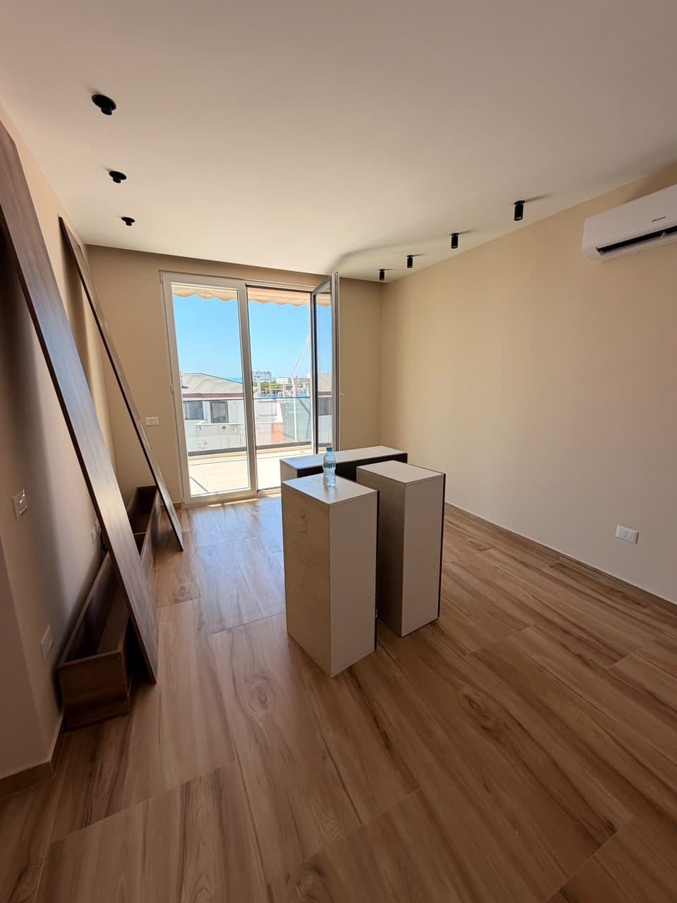 SHITET APARTAMENT 1+1 ME PAMJE NGA DETI GOLEM