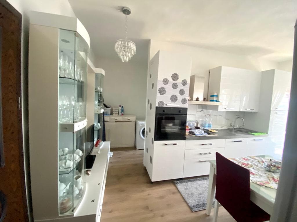 SHITET APARTAMENT 1+1 RRUGA ALEKSANDER GOGA, PRANE SPITALIT RAJONAL ,DURRES. 3