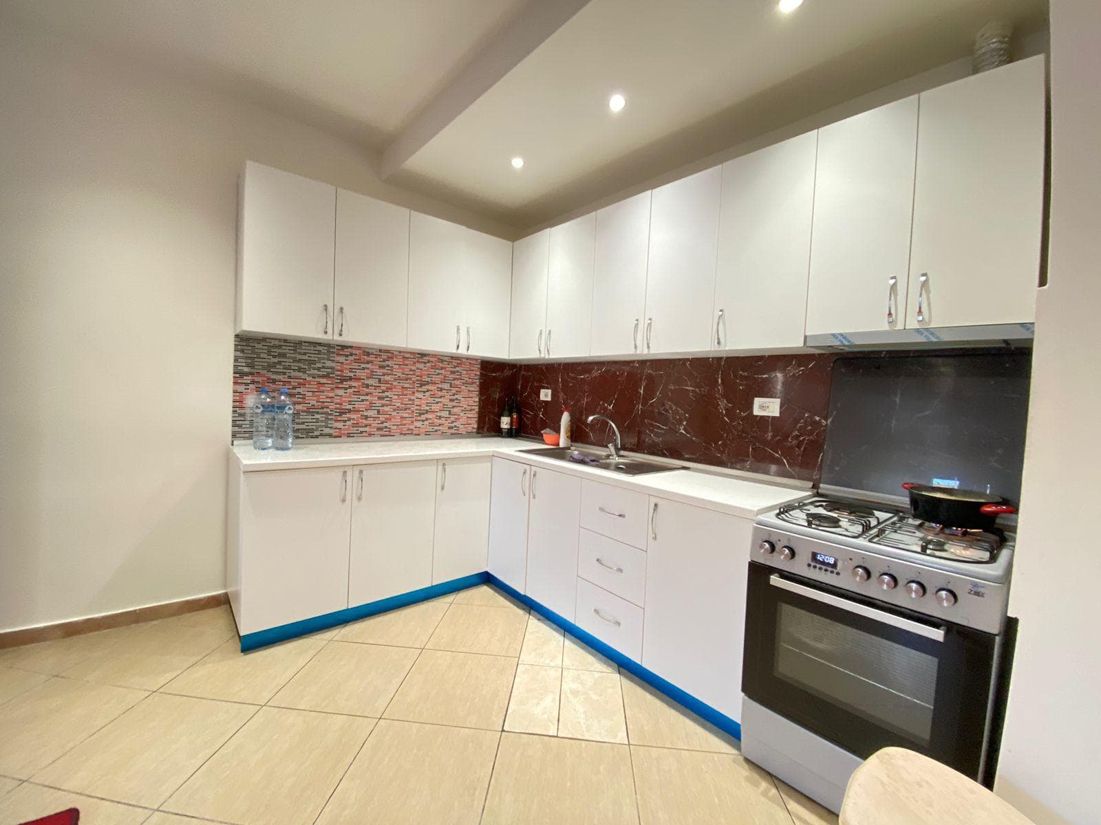 JEPET ME QERA APARTAMENT 2+1, PRANE KOPSHTIT SOTIR NOKA, DURRES. 2