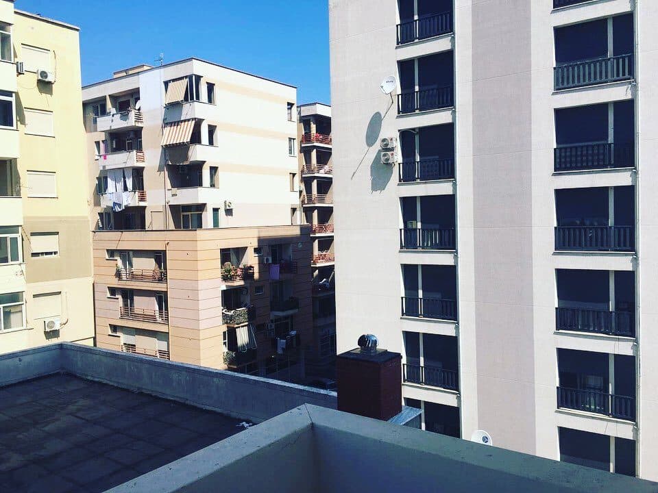 JEPET ME QERA APARTAMENT 2+1 PRANE UJSJELLSIT,DURRES! 3