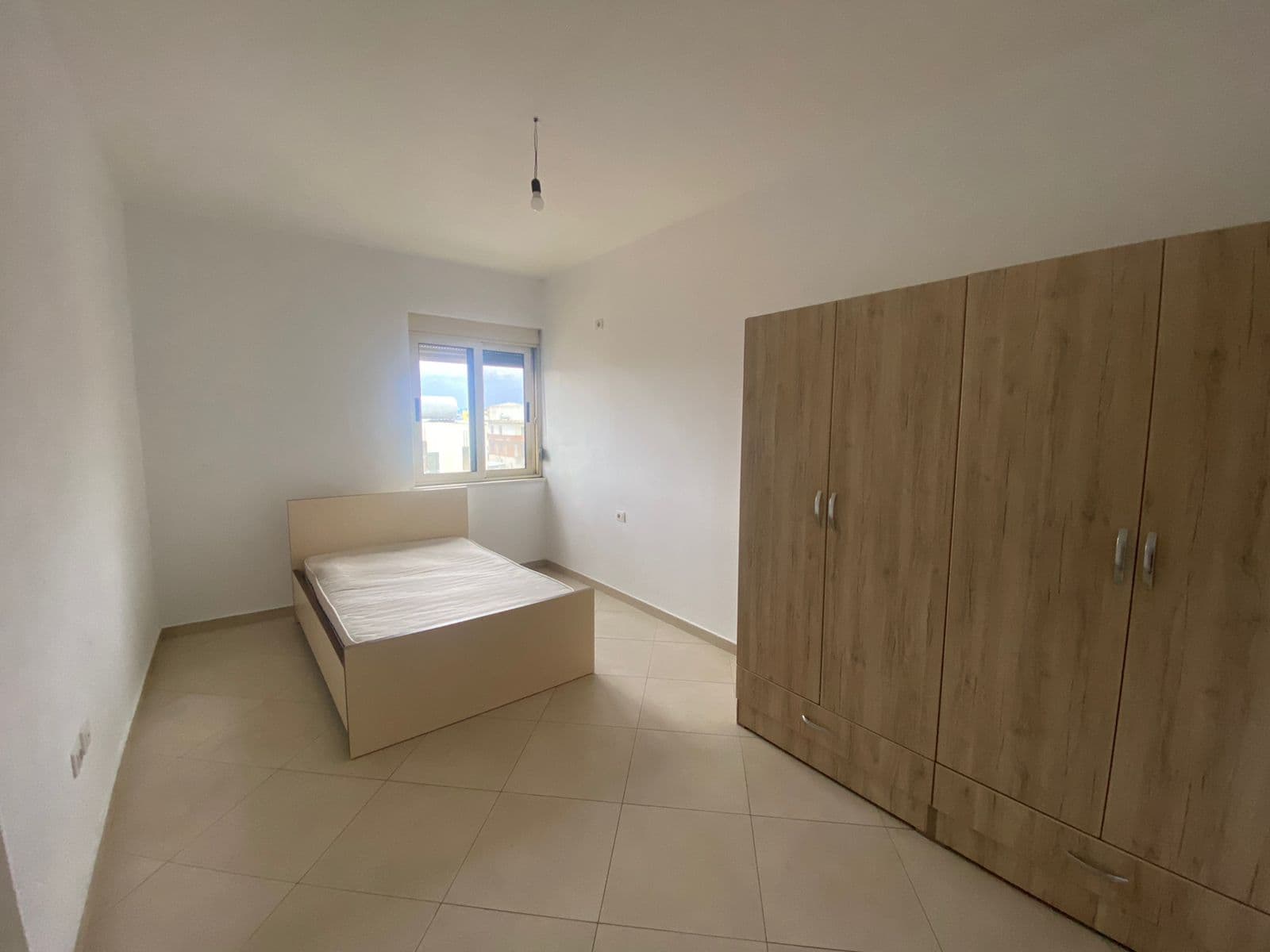 JEPET ME QERA APARTAMENT 2+1 PRANE ISH KENETES,DURRES. 3