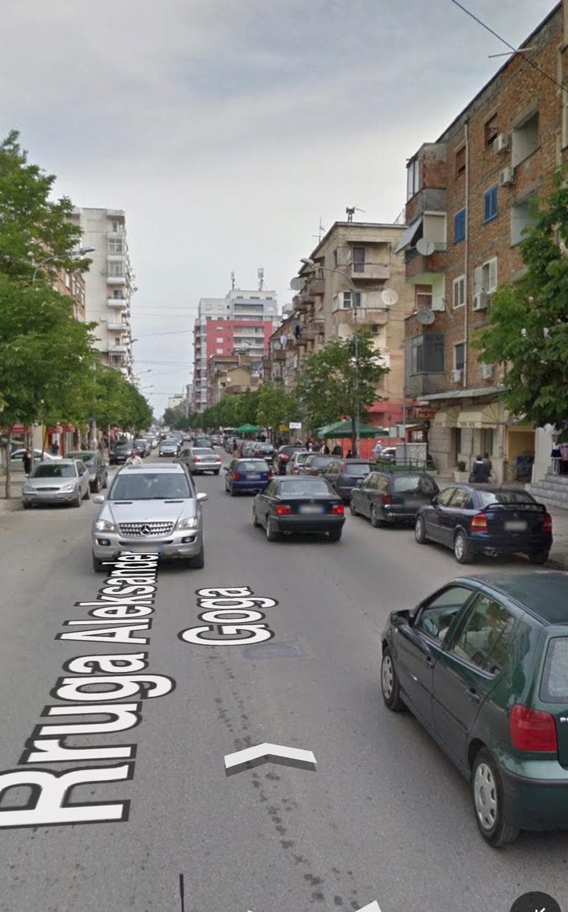 JEPET ME QERA AMBIENT BIZNESI TEK MUZEUMI BUZE ME RRUGEN 1