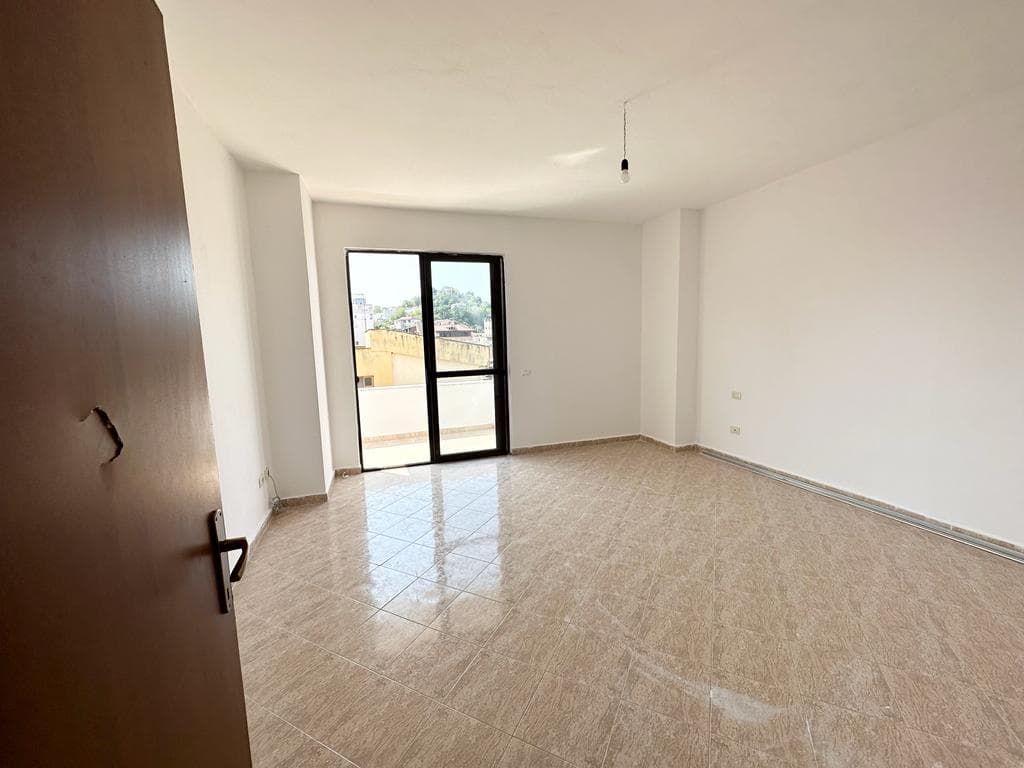 JEPET ME QERA APARTAMENT 2+1 PRANE SHKOLLES 2 GJELAT. 3