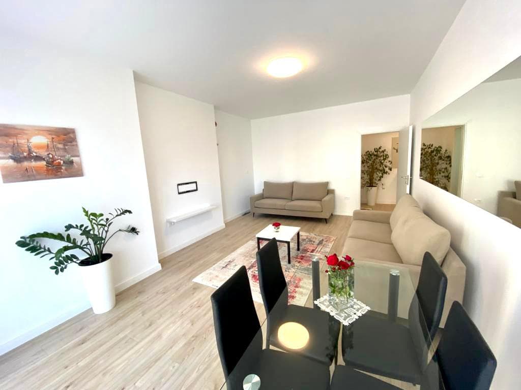 SHITET APARTAMENT 1+1 ME PAMJE NGA DETI, PRANE VILA KORAL, PLAZH, DURRES.