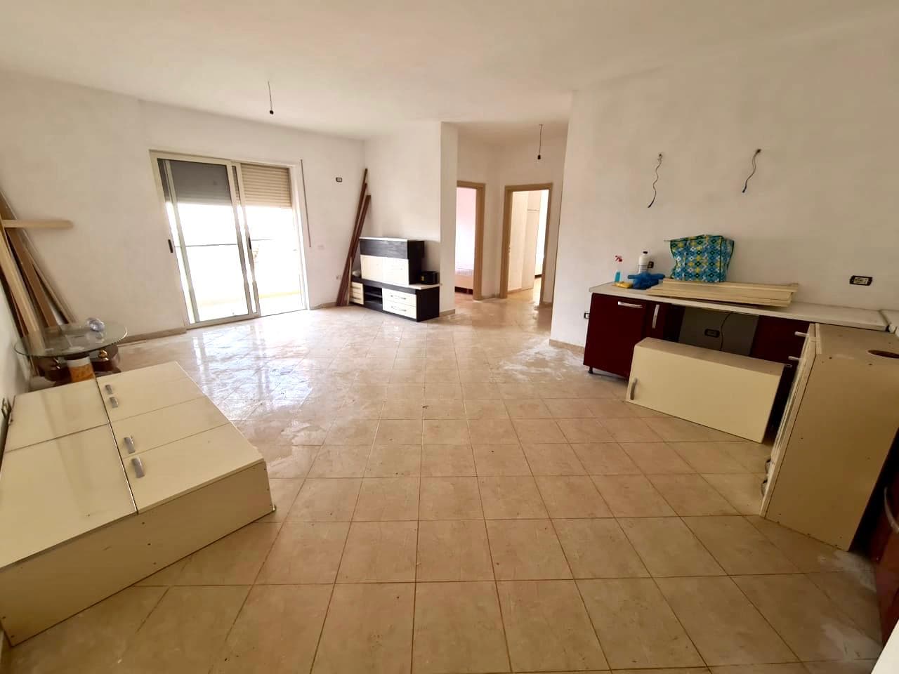 SHITET APARTAMENT 3+1 PRANE RROTES KUQE, PLAZH, DURRES. 2