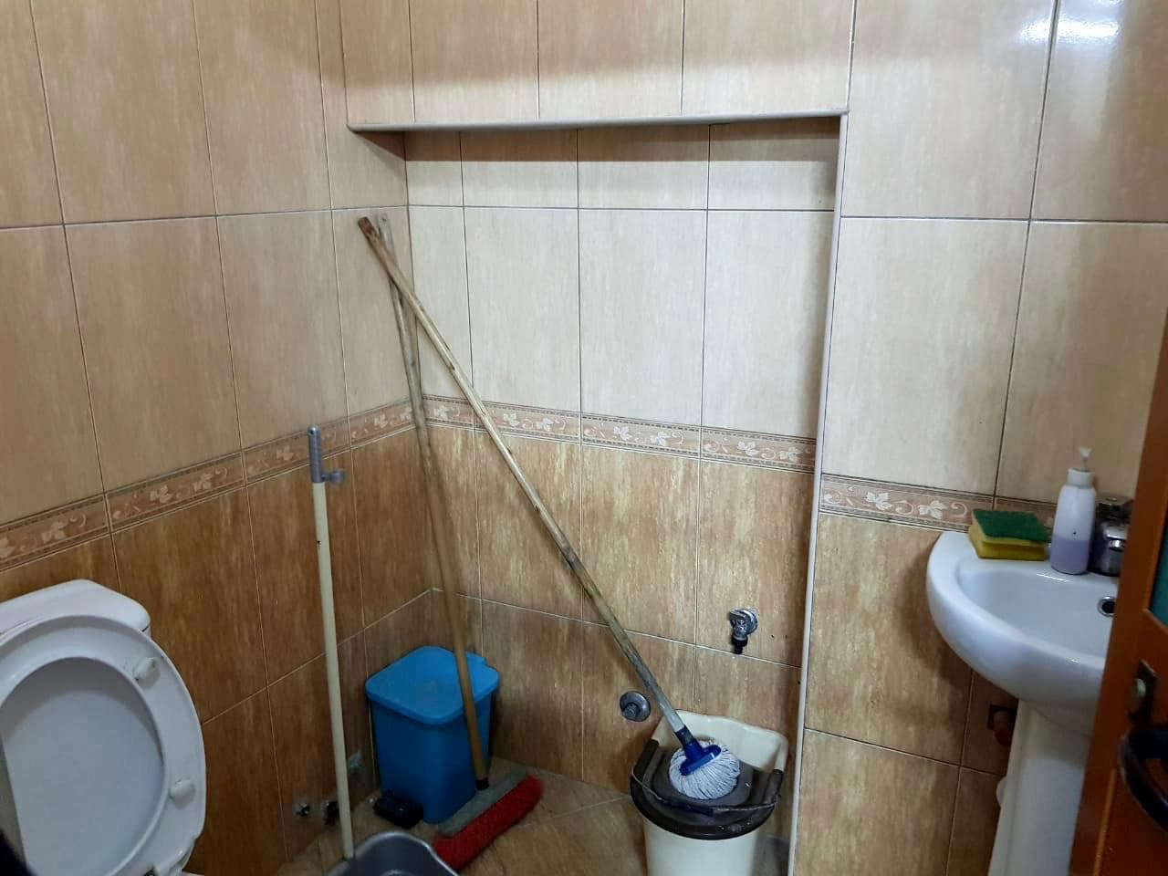 JEPET ME QERA AMBIENT BIZNESI MBRAPA PASTICERI PELIKANIT, QENDER, DURRES. 3