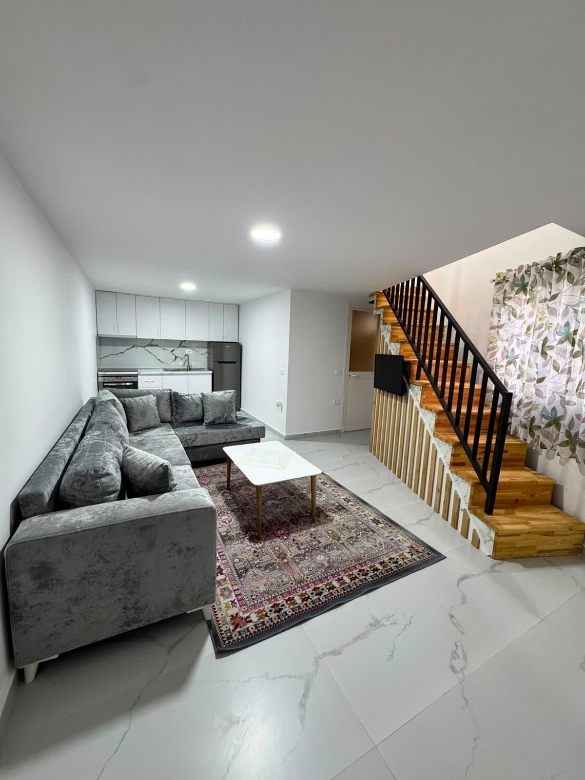 JEPET ME QERA APARTAMENT 2+1 DUPLEX PRANE BONITA LUXURY, GOLEM