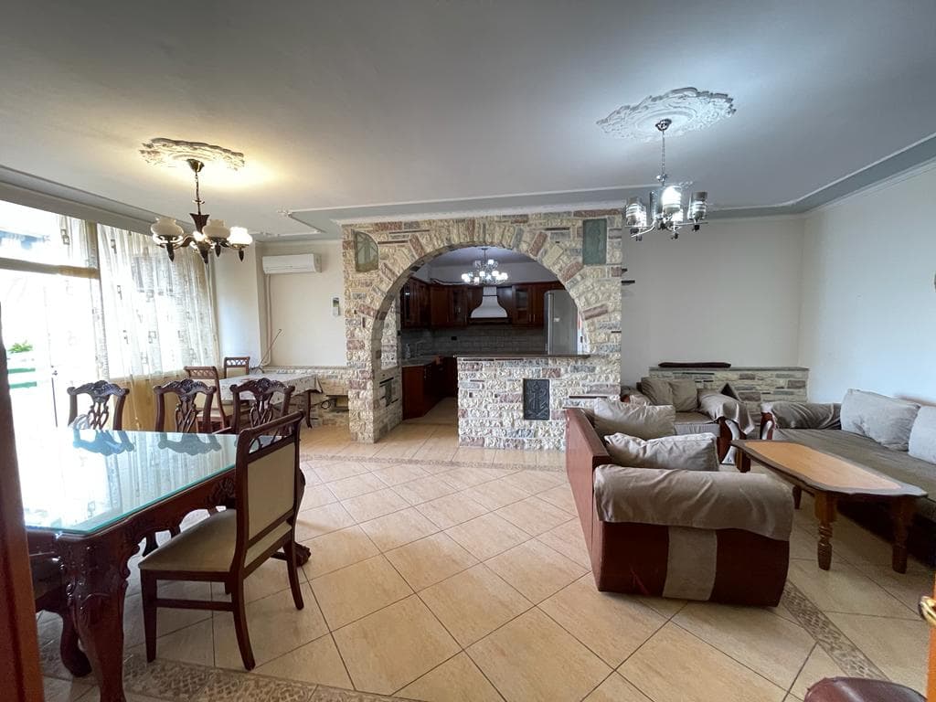 JEPET ME QERA APARTAMENT 2+1 PRANE PALLATIT TE KULTURES,QENDER,DURRES. 2