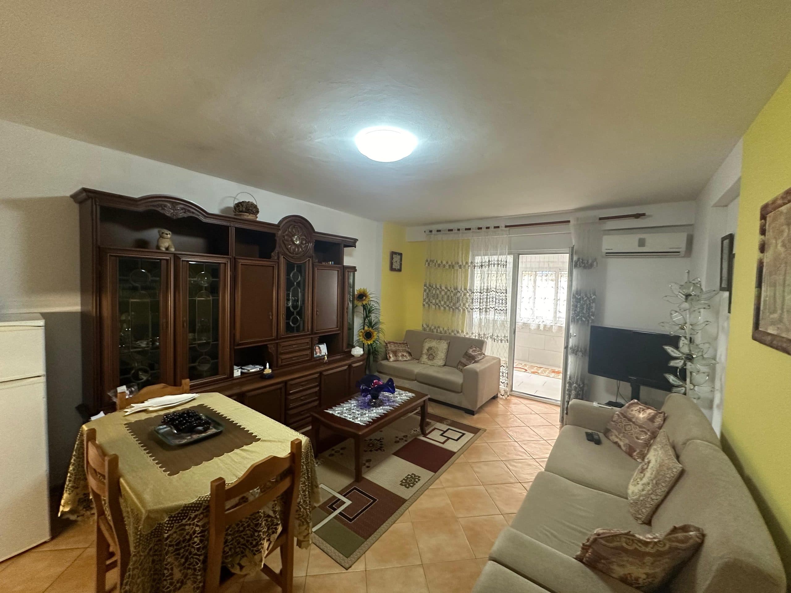 SHITET APARTAMENT 1+1, PALLATI SPORTIT, DURRES.