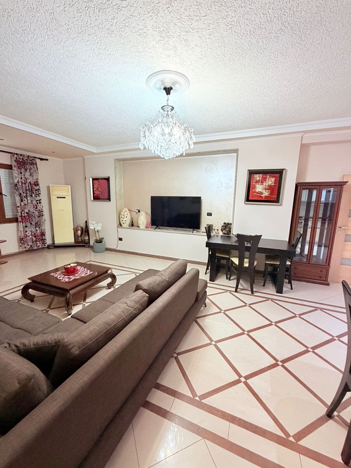 JEPET ME QERA APARTAMENT 2+1 ISH URT, DURRES