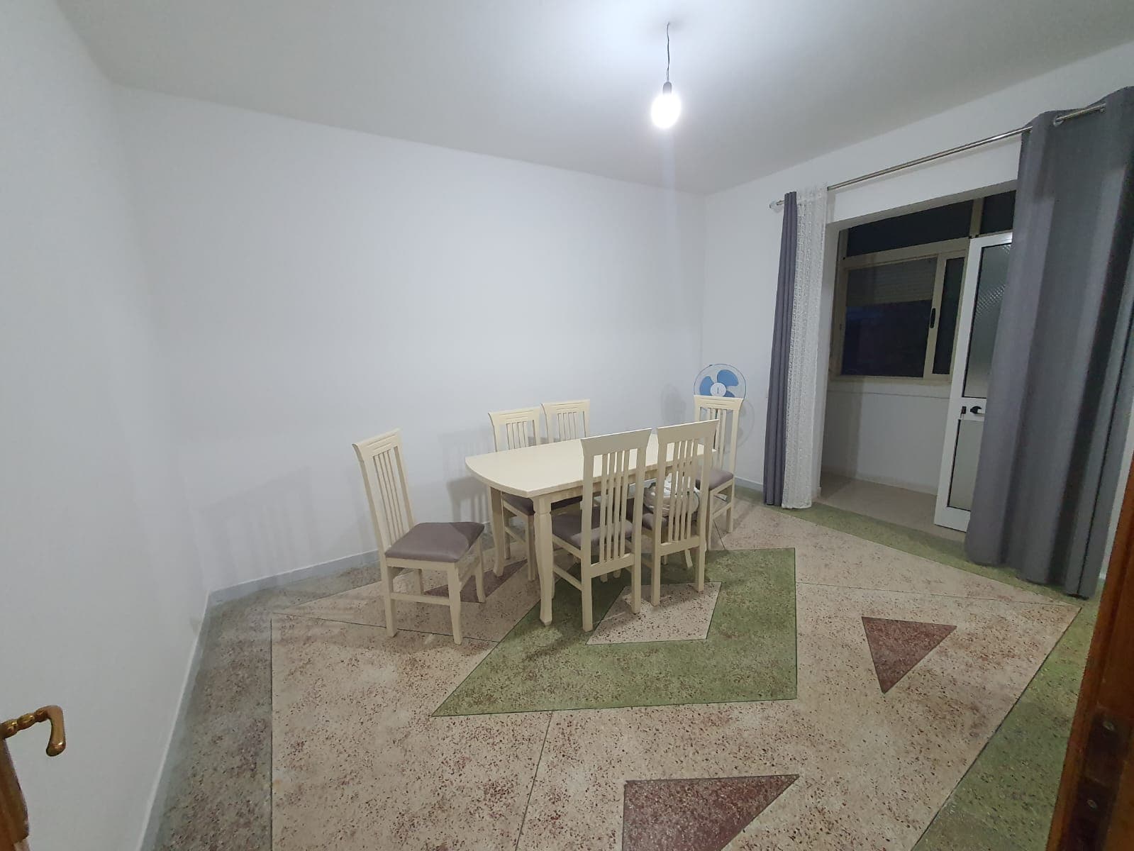 SHITET APARTAMENT 2+1 PRANE PALLATIT TE SPORTIT,DURRES. 2