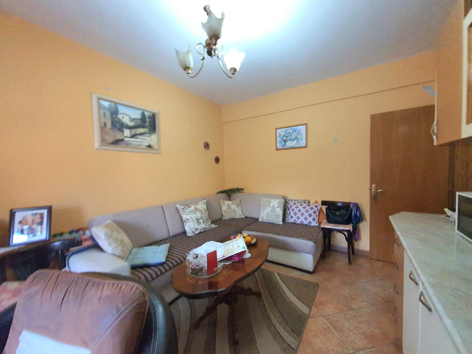 SHITET APARTAMENT 2+1 PRANE MUZEUMIT QENDER,DURRES. 2