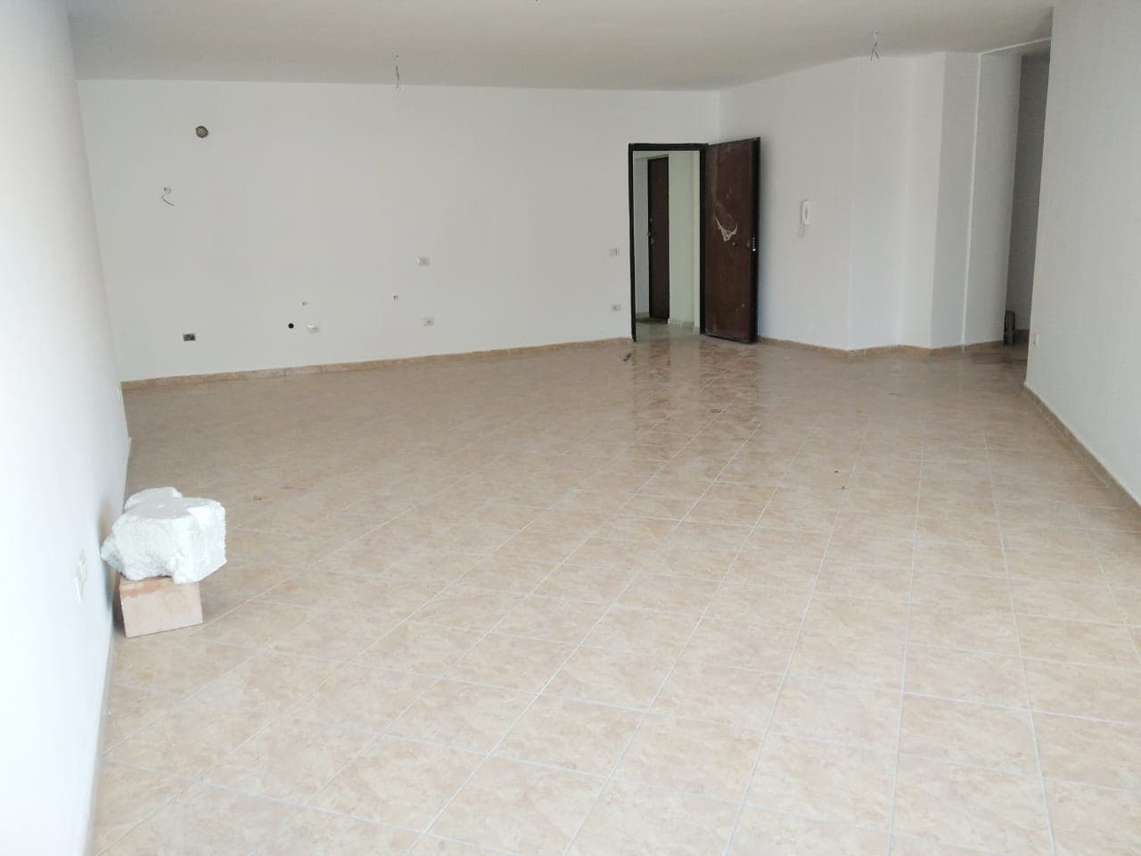 SHITET APARTAMENT 2+1 PRANE STACIONIT TE TRENIT,DURRES.