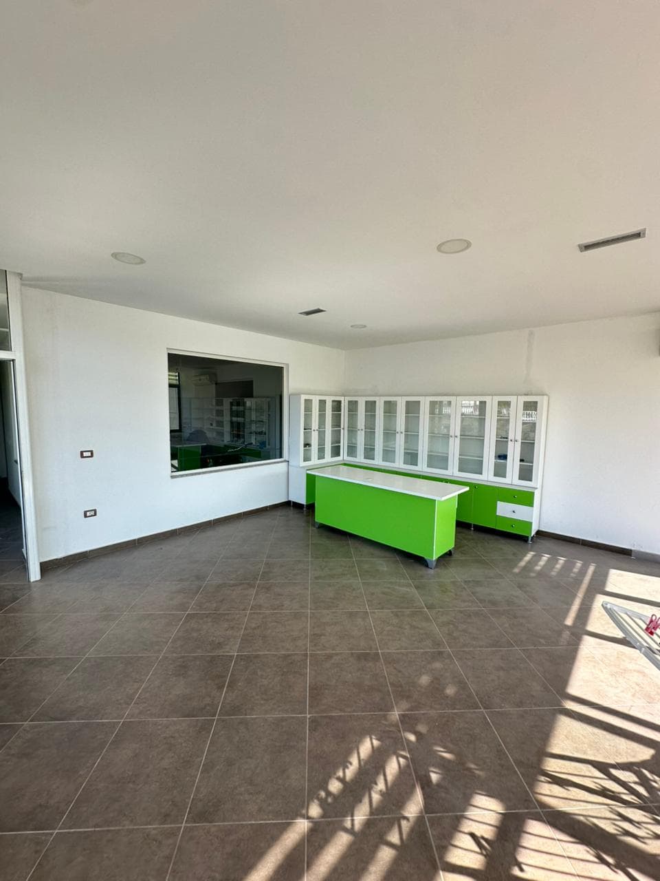 JEPET ME QERA AMBIENT BIZNESI SPITALLE, DURRES 4