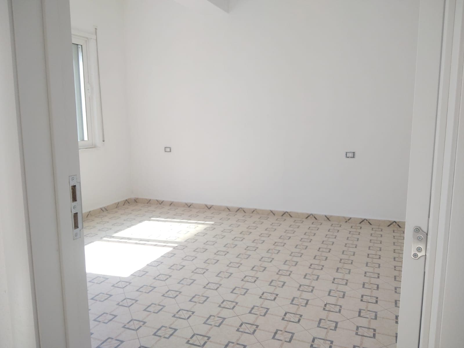 SHITET APARTAMENT 1+1 PRANE SHKOLLES ITALIANE,VOLLGA, DURRES. 2
