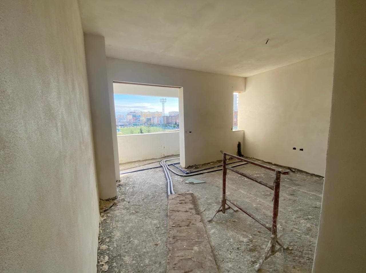 SHITET APARTAMENT 2+1 PRANE STADIUMIT,DURRES.