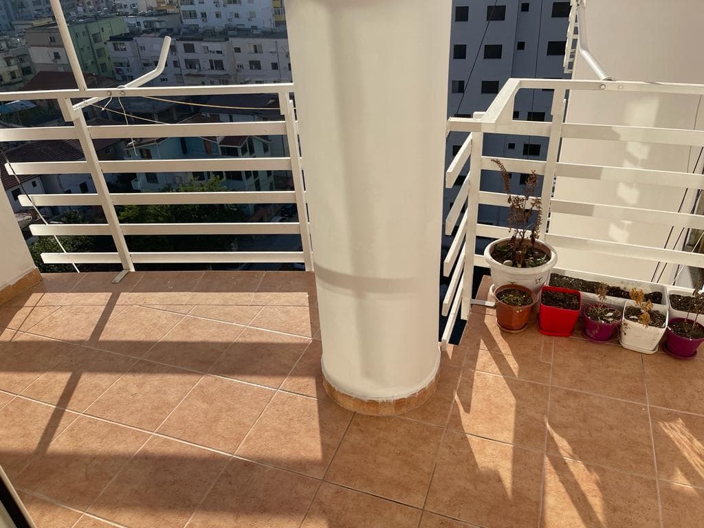 JEPET APARTAMENT ME QERA 1+1, PRANE SHOLLES EFTALI KOCI,DURRES. 4