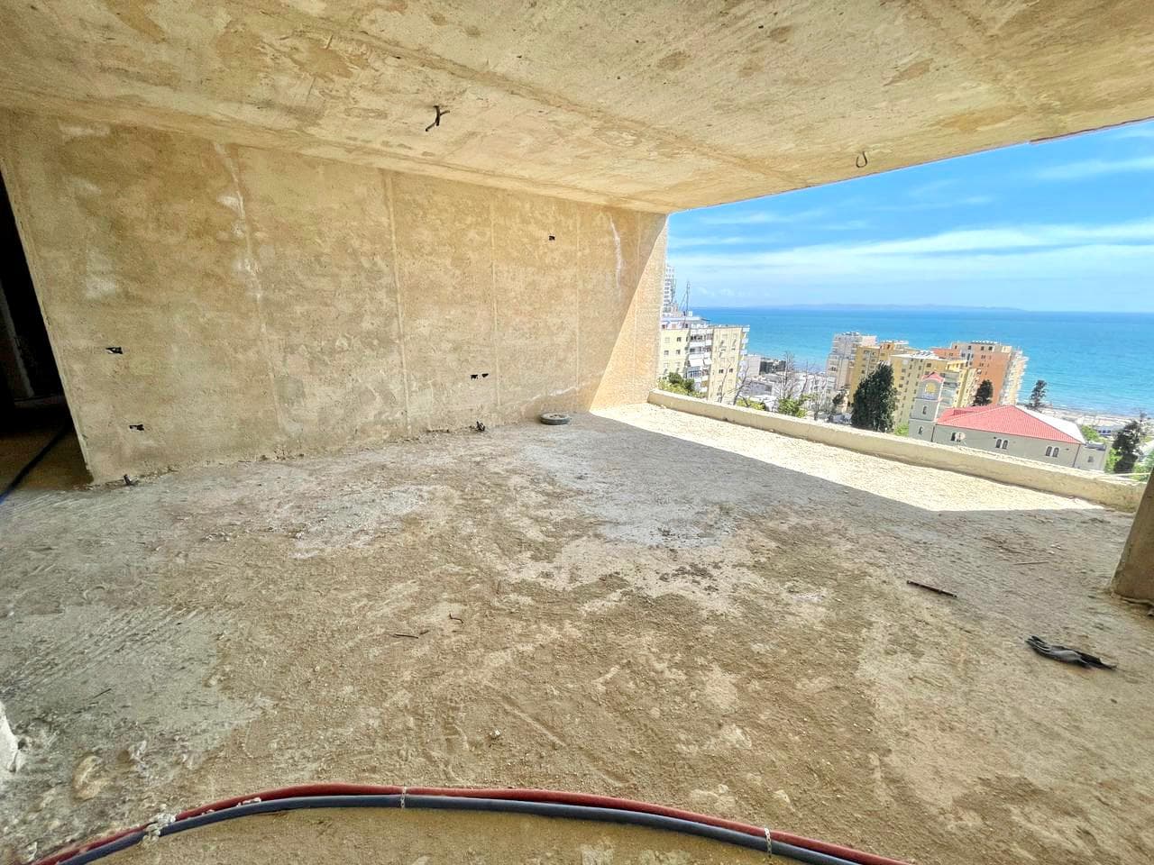 SHITET APARTAMENT 2+1 ME PAMJE NGA DETI, VILA E ZOGUT, DURRES.