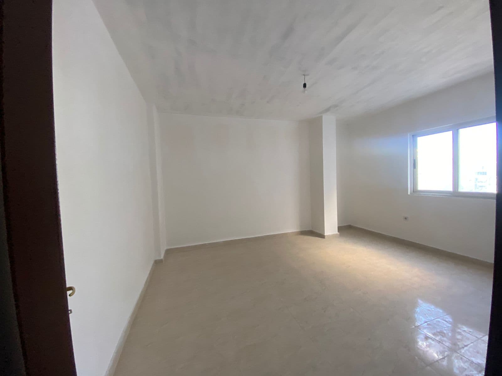 SHITET APARTAMENT 1+1 PRANE SHKOLLES BAJRAM CURRI.PLAZH,DURRES. 2