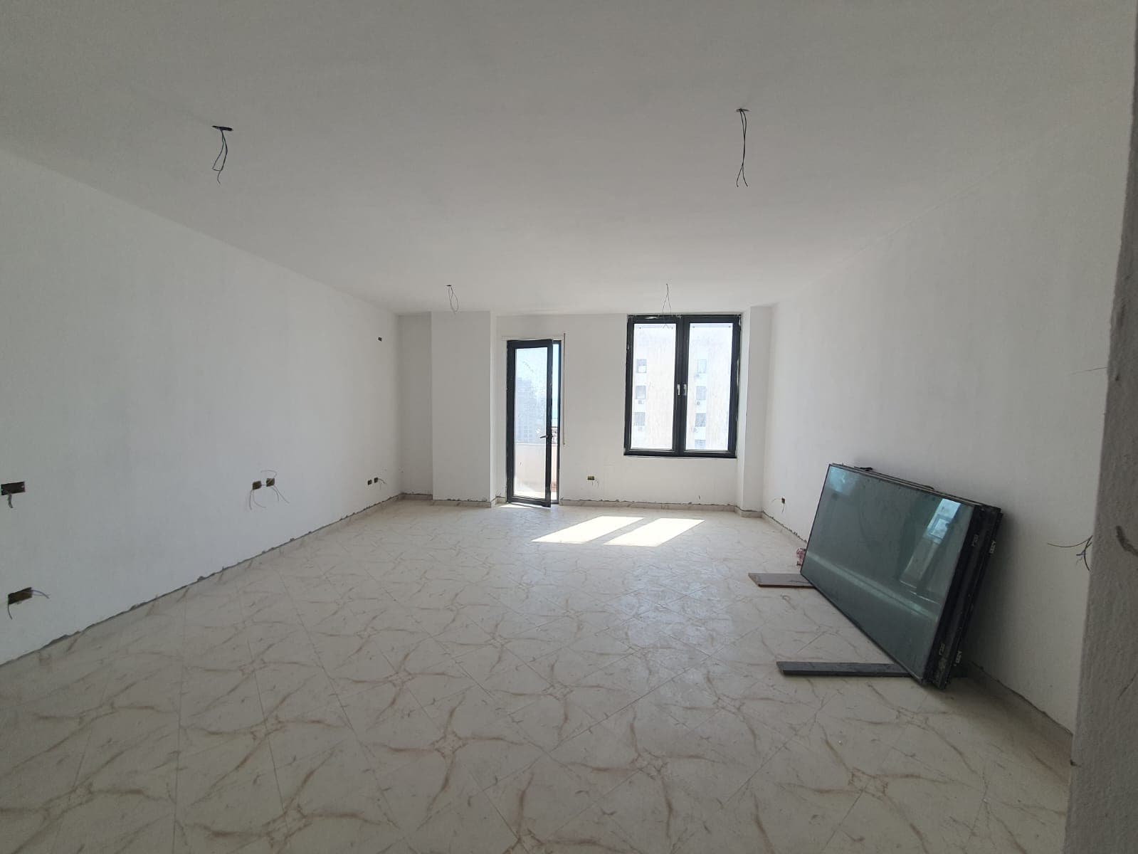 SHITET APARTAMENT 2+1 ME PAMJE DETI,VOLLGA,DURRES. 2