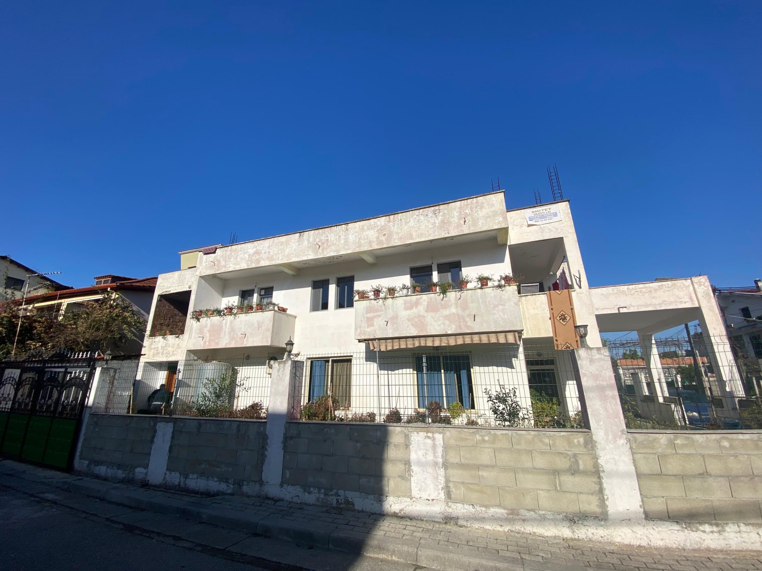 SHITET VILE , PRANE STADIUMIT, DURRES.