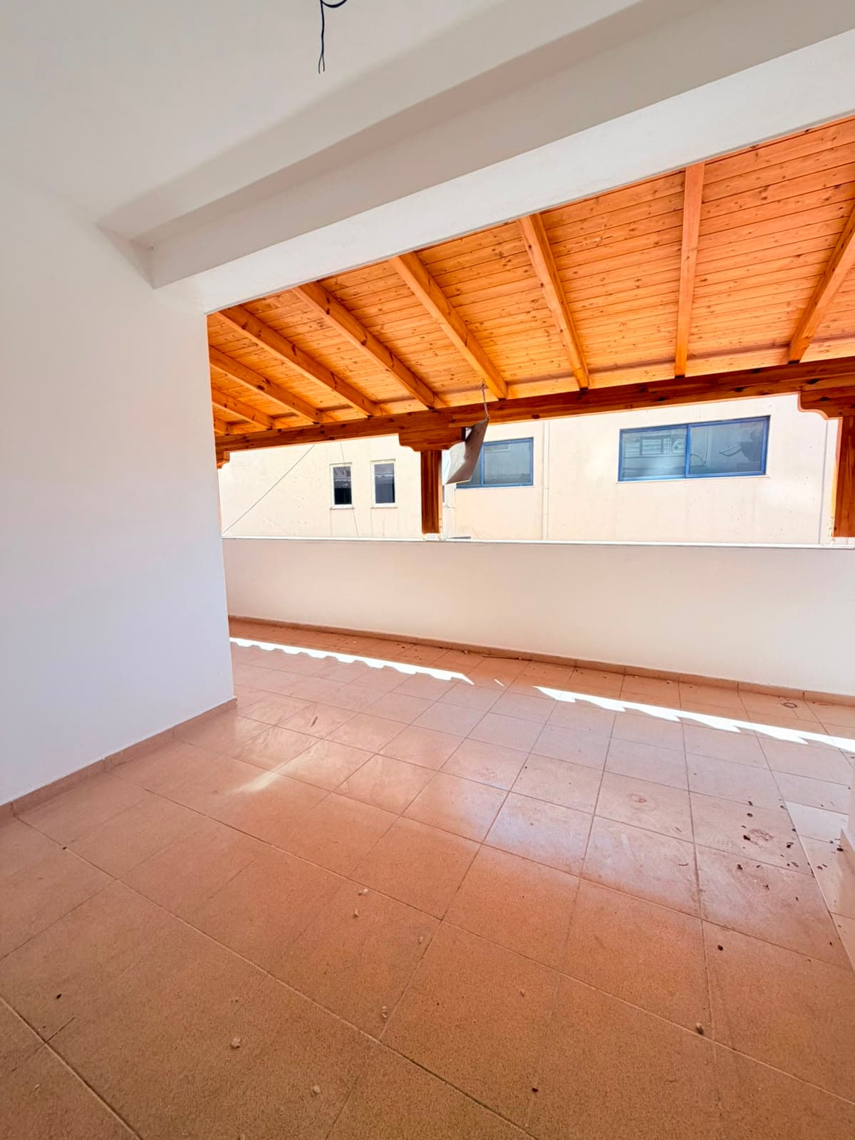 SHITET APARTAMENT 2+1+2 NE ZONEN E ISH URT, DURRES 3