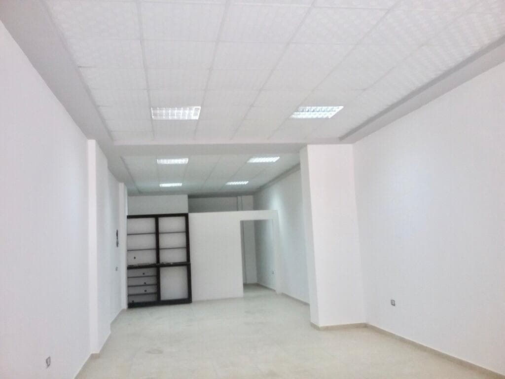 JEPET ME QERA AMBIENT BIZNESI , PRANE ISH URT, DURRES. 2