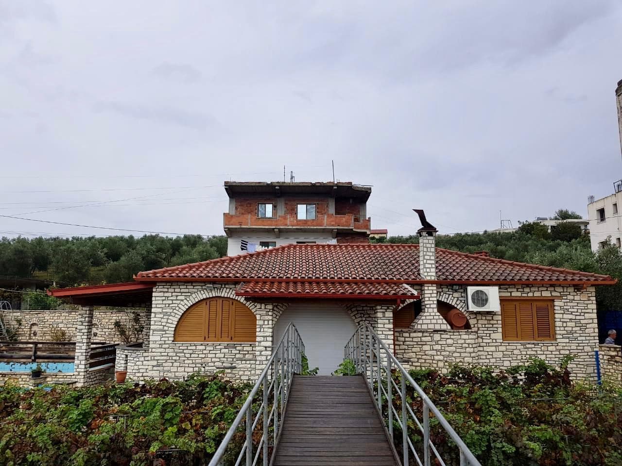 SHITEN 2 VILA NE NJE TRUALL TE PERBASHKET NE PLEPA, ARAPAJ, DURRES. VILAT ORGANIZOHEN NE 2+1 dhe 1+1.