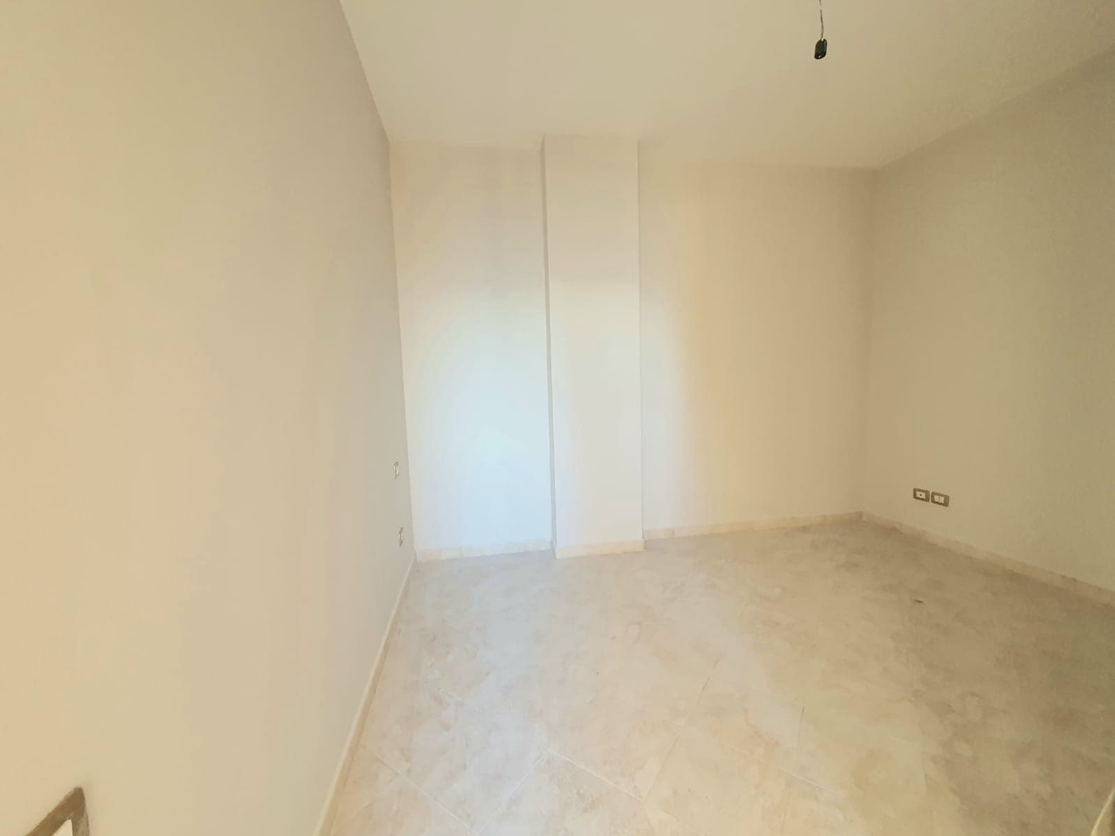 SHITET APARTAMENT 2+1 ME PAMJE NGA DETI PRANE PISTA KOSOVA PLAZH,DURRES. 4