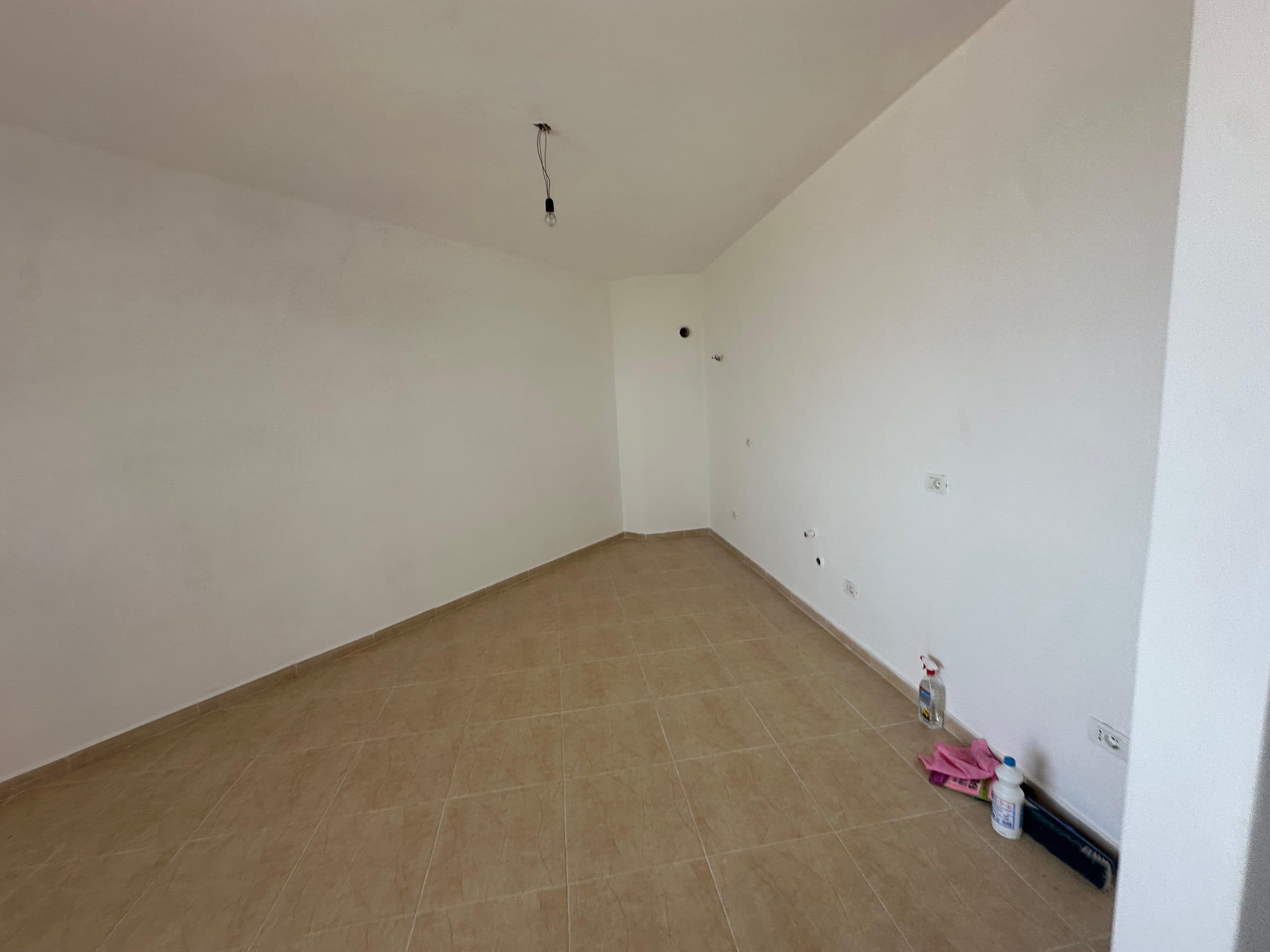 SHITET APARTAMENT 2+1, SHKOZET, DURRES.