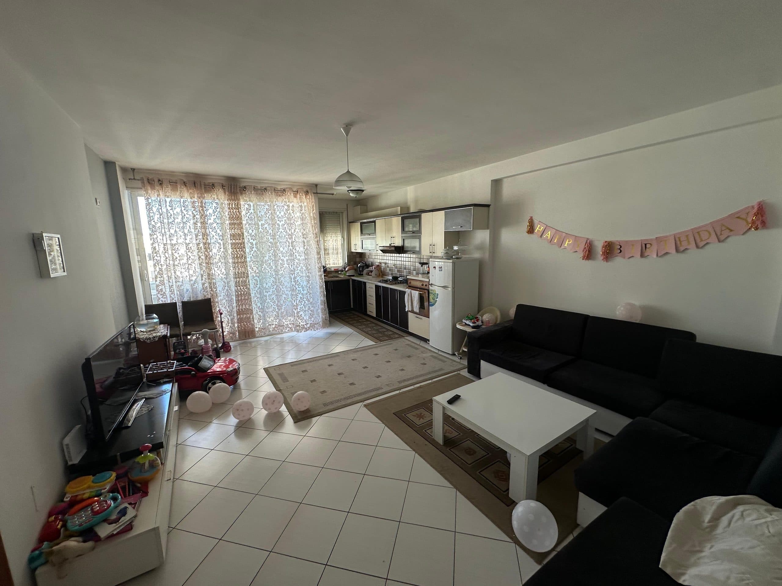 JEPET ME QERA APARTAMENT 2+1 PRANE KAZAZIT, DURRES.