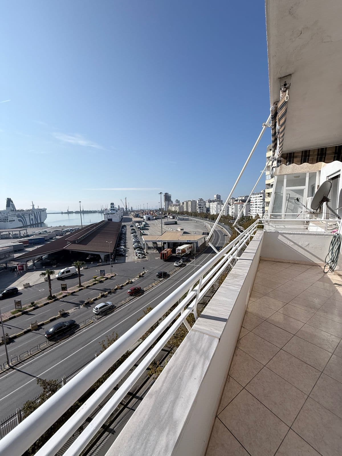 JEPET ME QERA APARTAMENT 2+1 RRUGA PORTIT