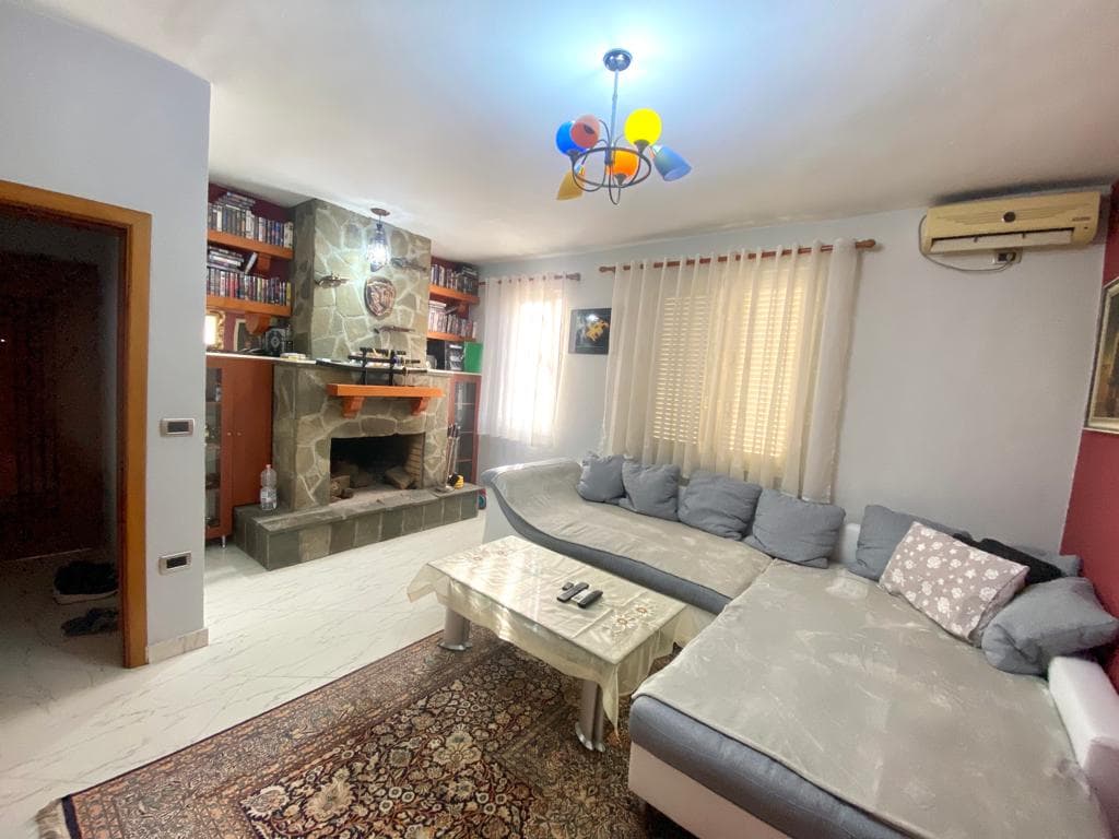 SHITET APARTAMENT 2+1 PRANE SHKOLLES QEMAL MICI, DURRES.