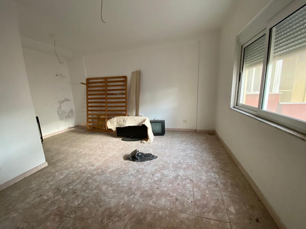 SHITET APARTAMENT 1+1 PRANE RESTORANT 4 STINET,VOLLGA,DURRES. 3