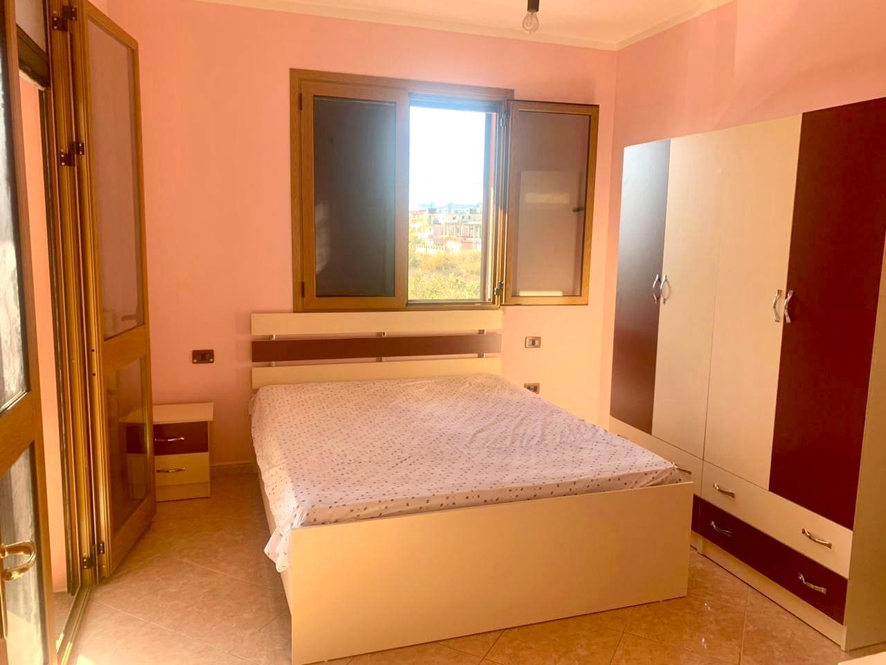 JEPET ME QERA APARTAMENT 1+1 , ZONA KENETES, DURRES. ( kati i 2 i nje vile ) 4