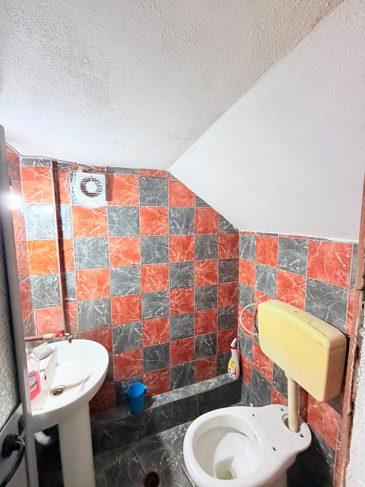 JEPET ME QERA AMBIENT BIZNESI NE ZONEN SUKTH, DURRES