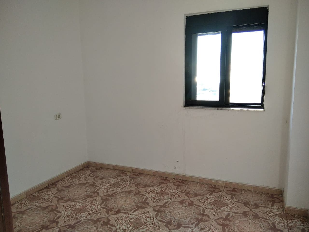 SHITET APARTAMENT 1+1 LAGJA 17 PRANE UJESJELLESIT , DURRES . 2