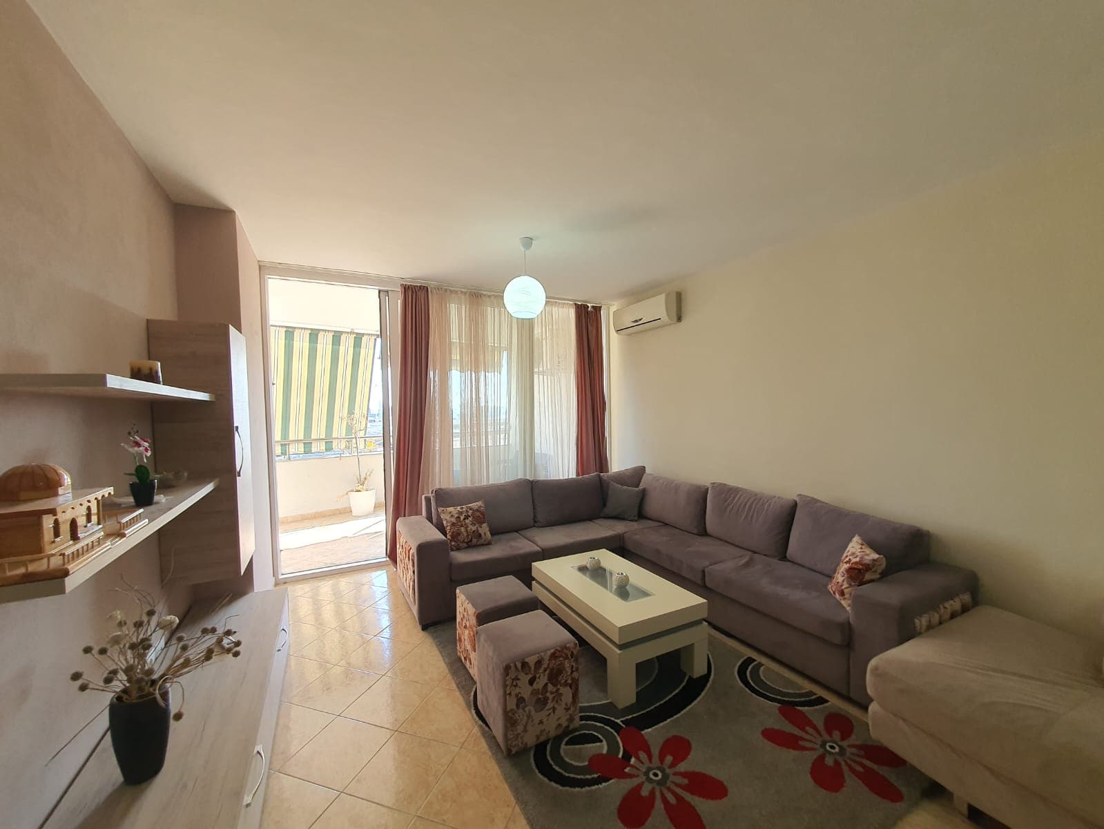JEPET ME QERA APARTAMENT 2+1 ME PAMJE DETI PRANE PORTIT DURRES. 3