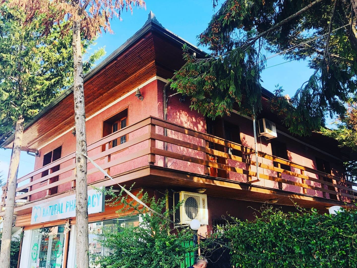 SHITET KOMPLEKS MAGAZINASH NE SHKOZET,DURRES! 2