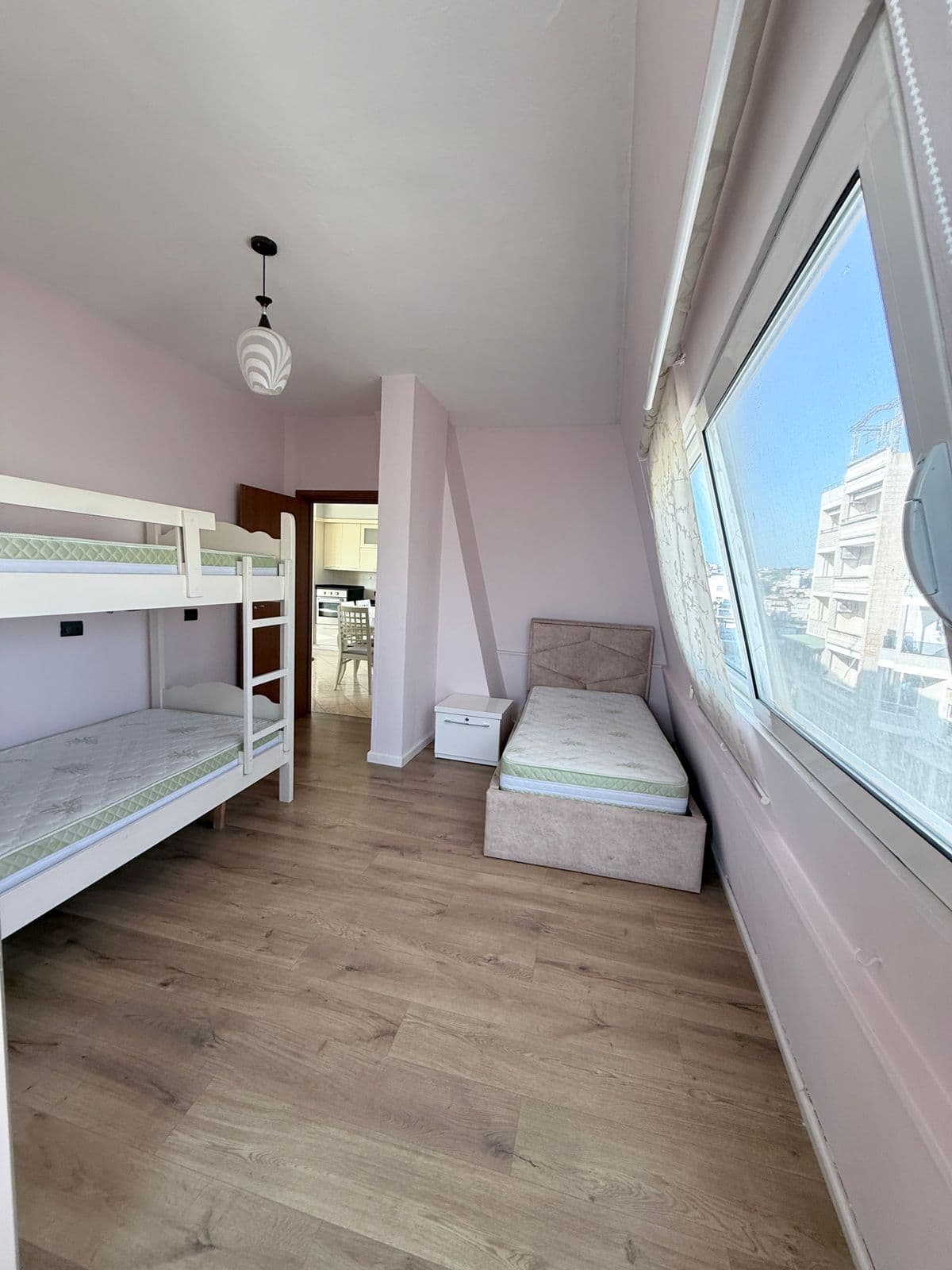 JEPET ME QERA APARTAMENT 2+1 RRUGA PORTIT 3