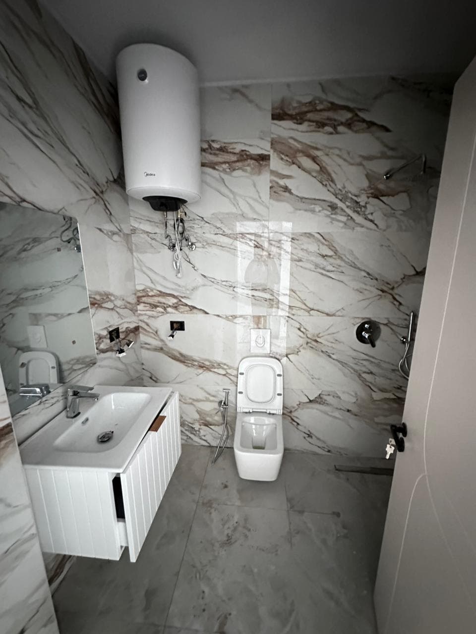SHITET APARTAMENT 1+1 MALI I ROBIT, GOLEM
