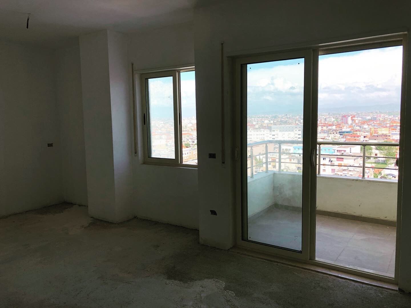 SHITET APARTAMENT 3+1 PRANE TREGUT FSHATAR,DURRES! 3